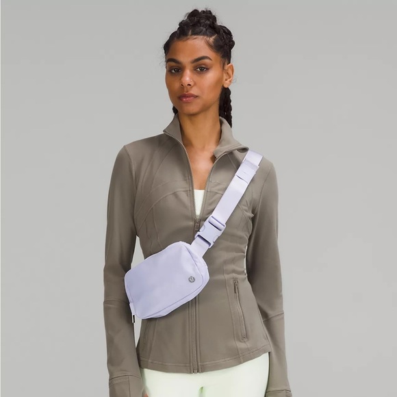 Lululemon Everywhere Belt Bag 1L Pastel Blue - Picture 2 of 3